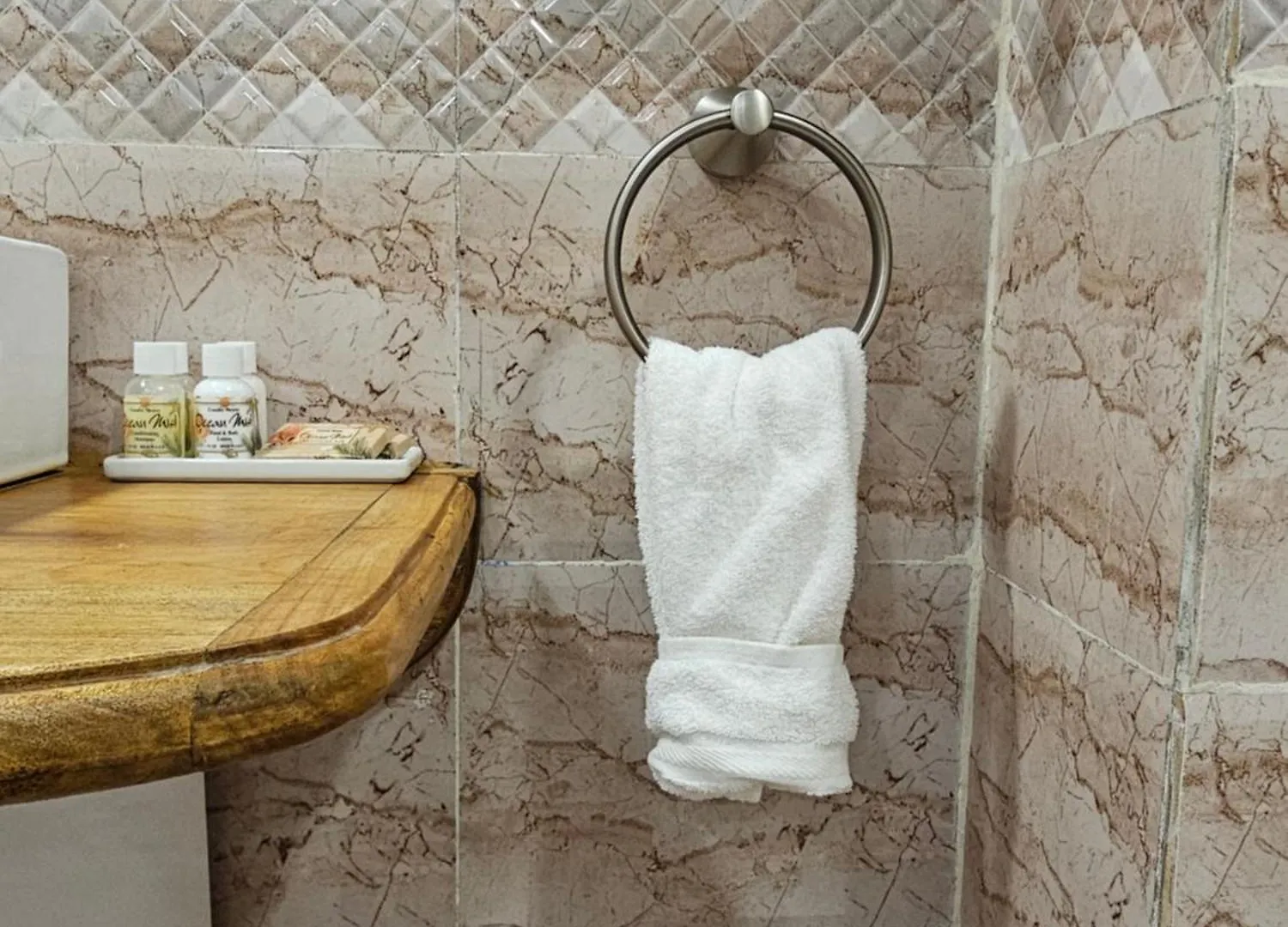 לינה וארוחת בוקר Castara Beres Vale Apartments